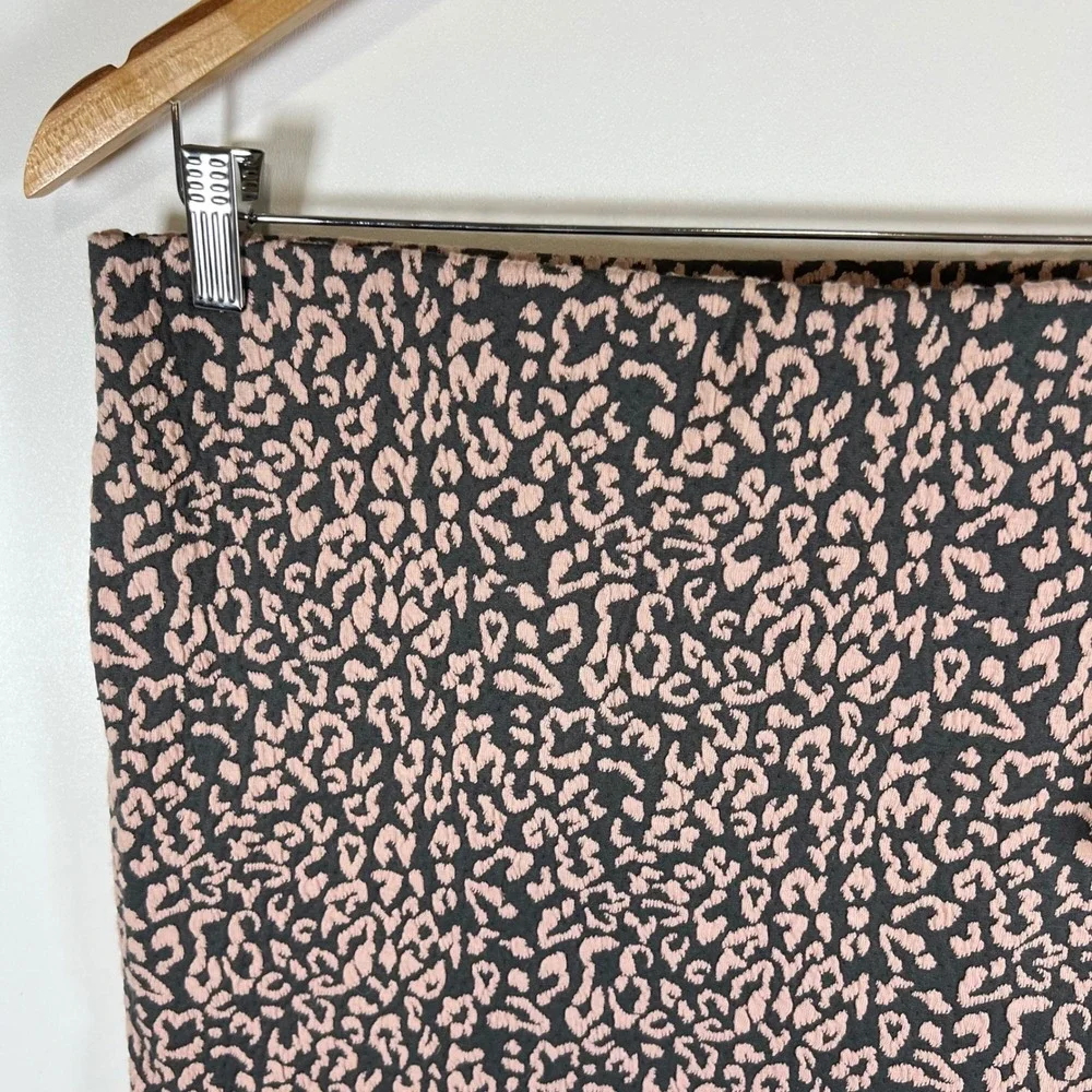 Forever 21 XXI Pink‎ Charcoal Leopard Animal Print Textured Mini Skirt Large NWT